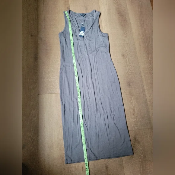 Simple Dress - Picture 5 of 8